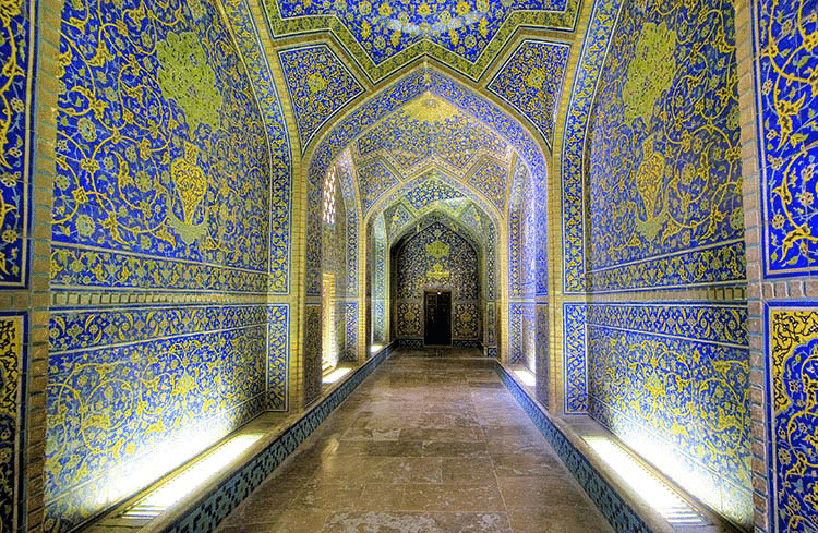 The-Sheikh-Lotfollah-Mosque-in-Isfahan-Iran-under-protection-of-UNESCO-built-in-the
